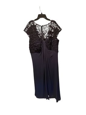 Tadashi Shoji V-neck Cap Sleeve Navy Beaded Lace Gown Size 18Q NWT